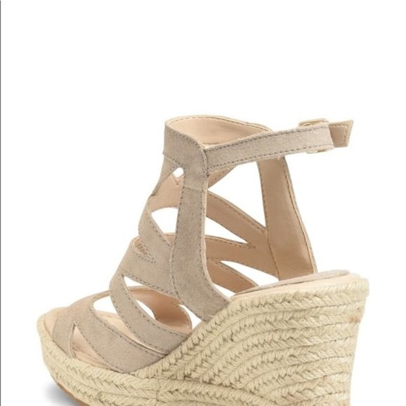 Soffit Grey Sandals -- NWT - Picture 5 of 5